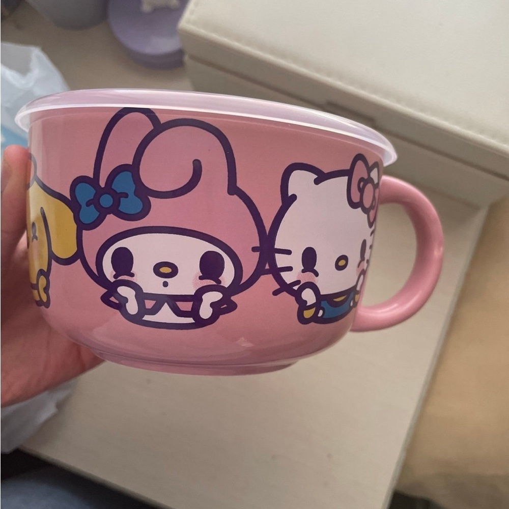 Hello kitty howl